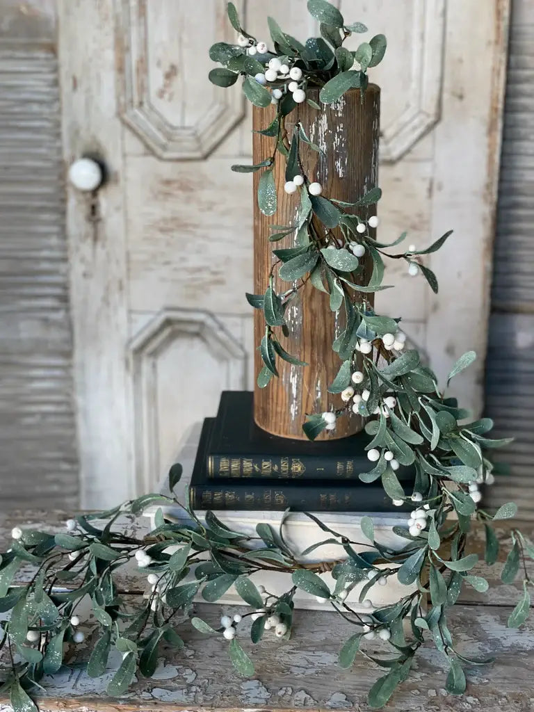 Snowberry Mistletoe Garland | 4' White Berry Holiday Greenery